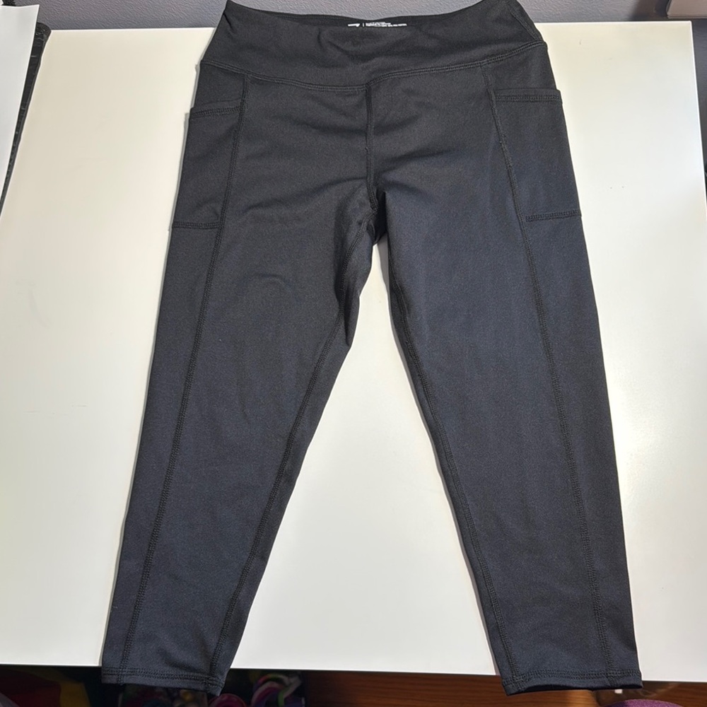 Zella Black Leggings girls size L with pockets capri